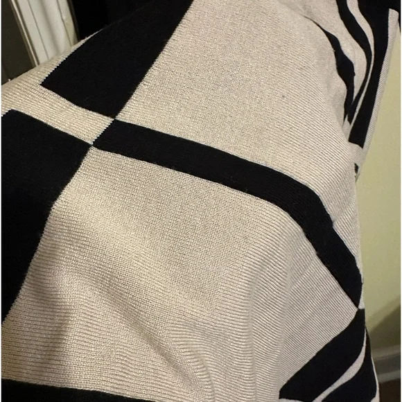 Women’s dress - Picture 3 of 5